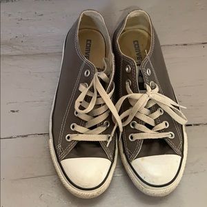 Converse tennis shoes